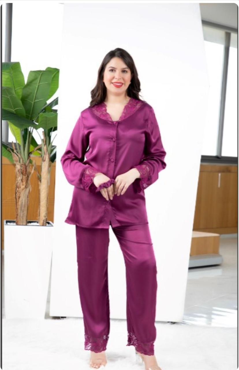 Pyjama en satin : Élégance et confort à domicile